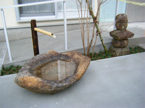 水鉢と寄燈籠